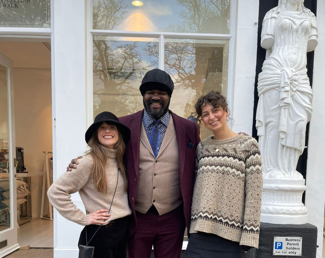 Lil and Katie stood next to Gregory Porter outside the store