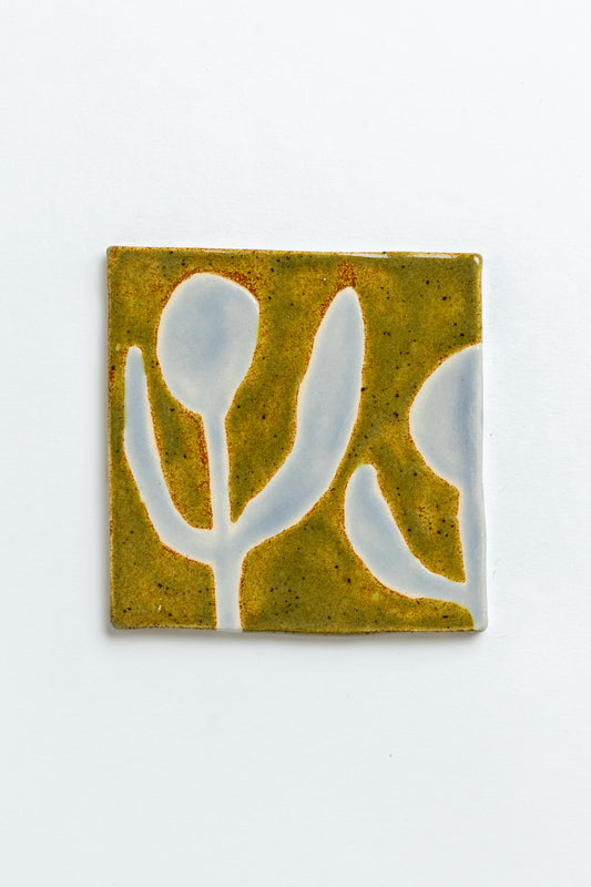 MIMMO Studios x Studio Alice Johnson Ceramic tile collaboration. Abstract floral motif on square tile