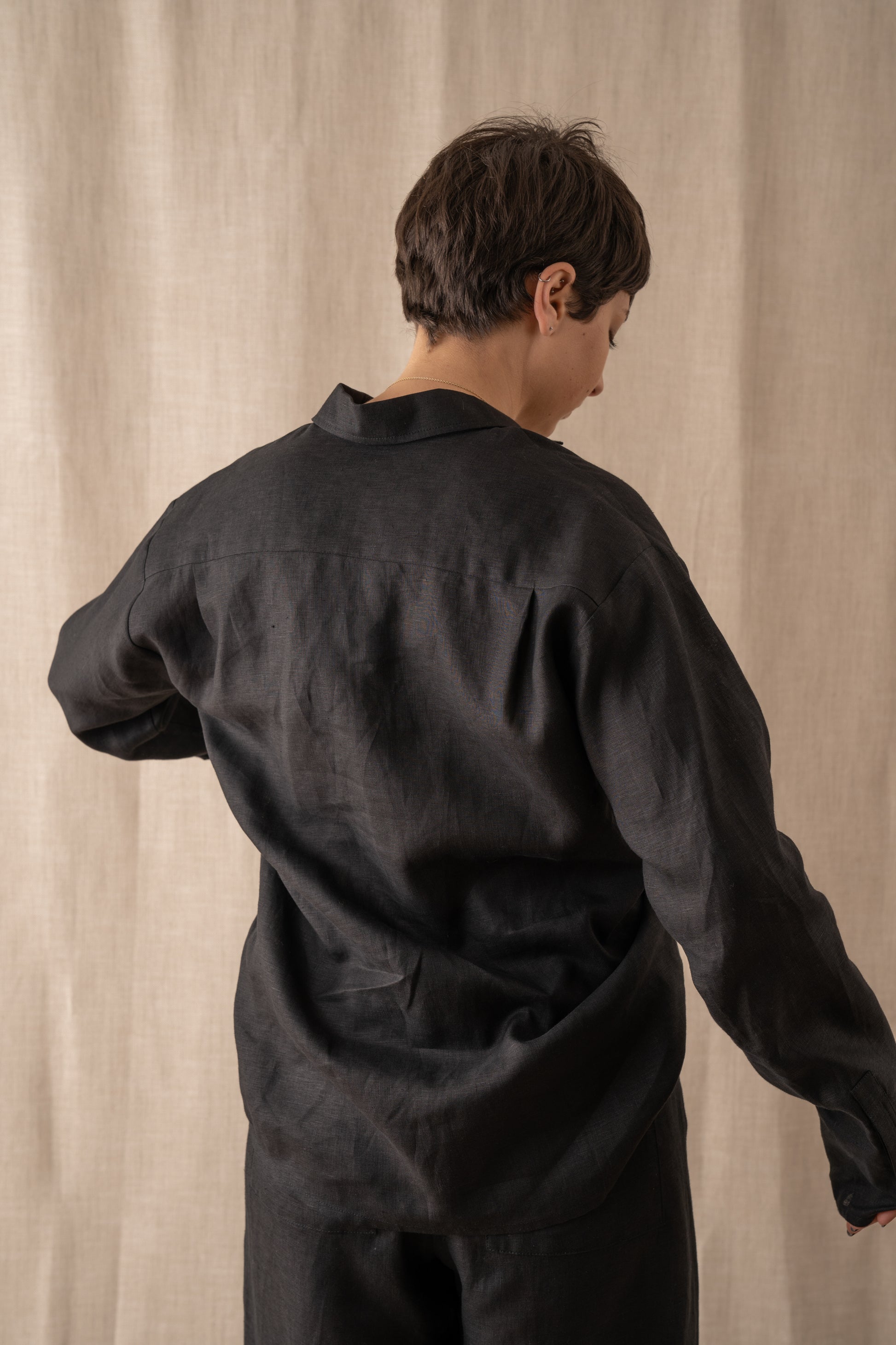 Loual Irish Linen Shirt Black back