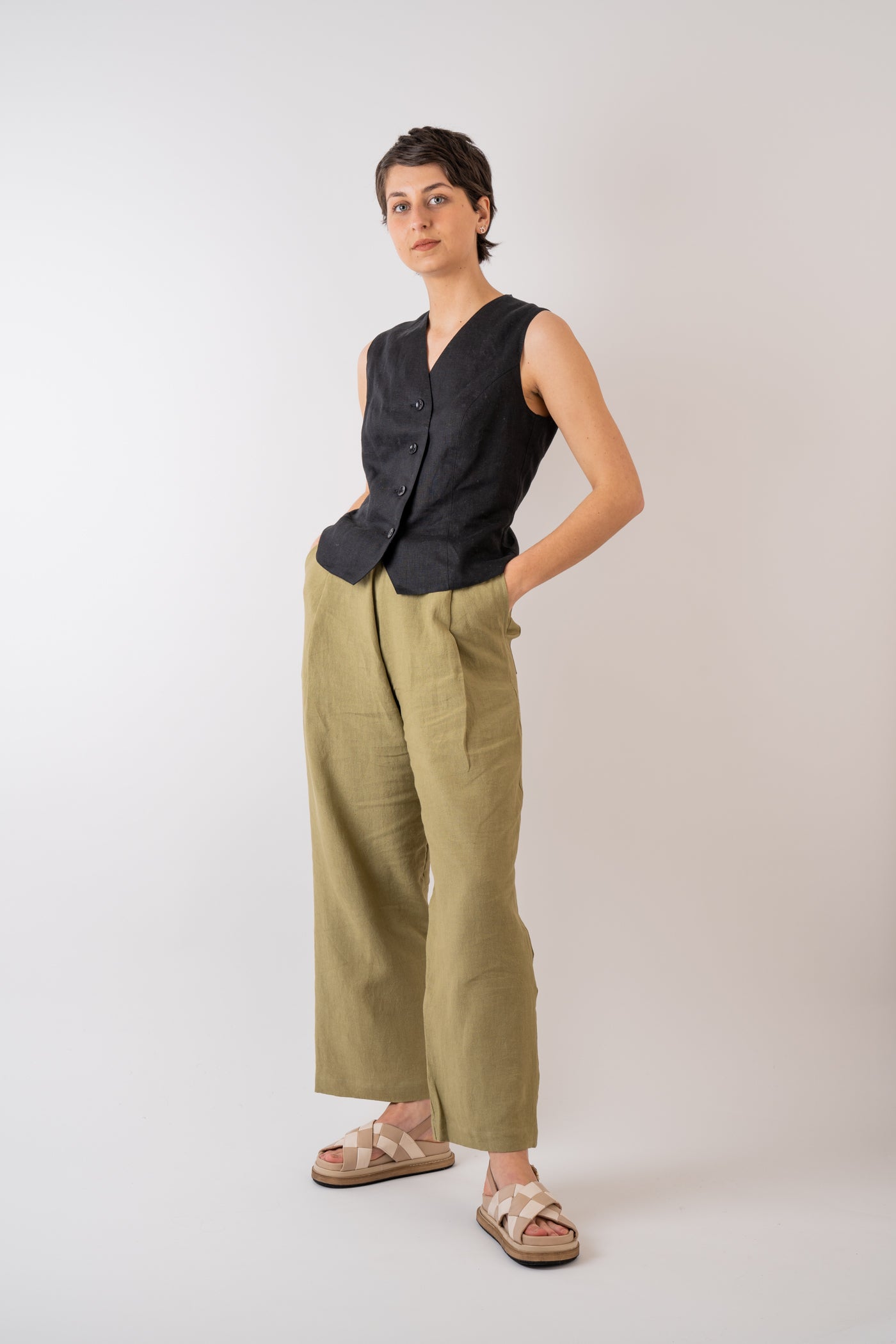 Xi Atelier Linen Avery Waistcoat in black