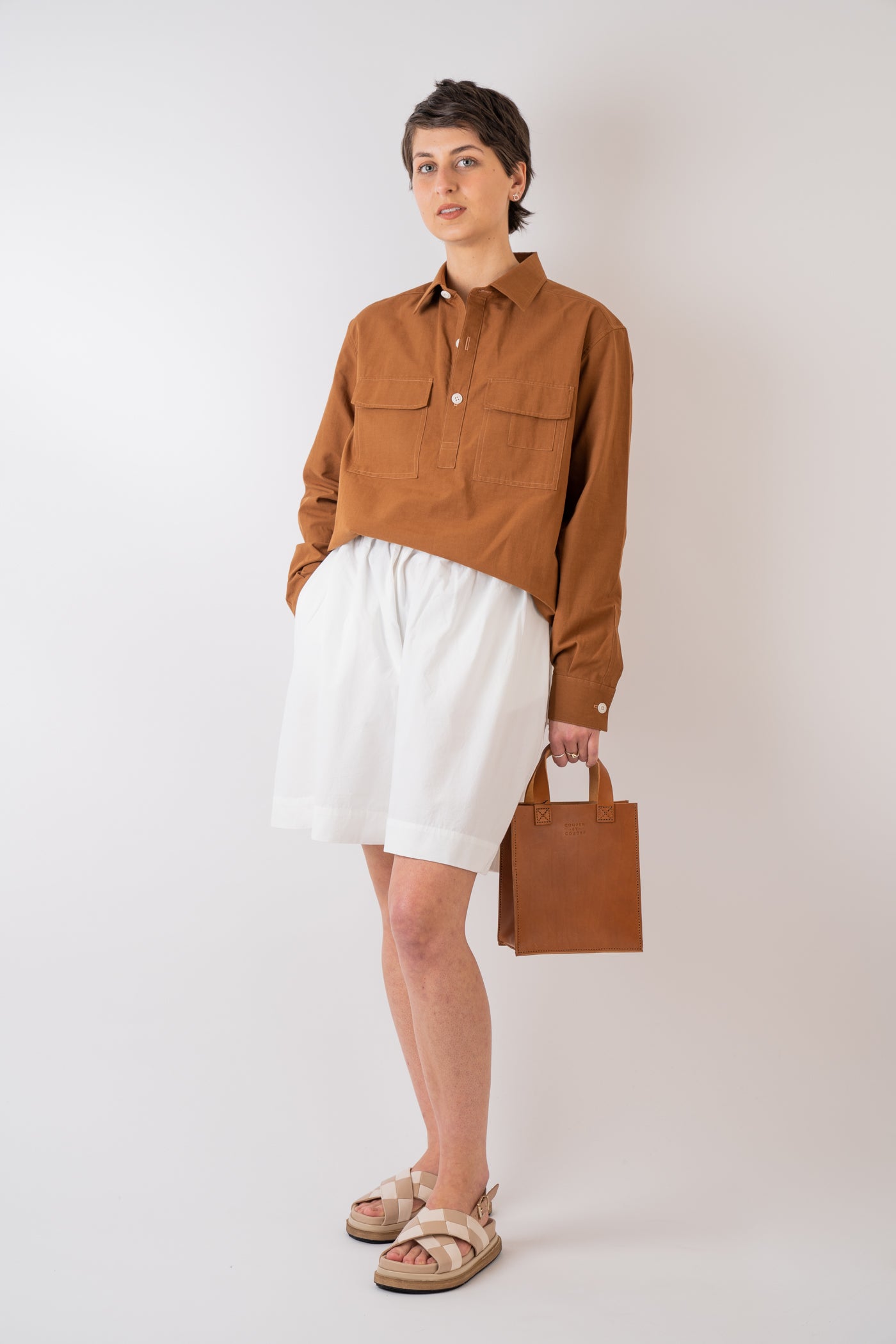 Xi Atelier Organic Cotton Frankie Unisex Shirt in Rusty styled with Couper et Coudre Jour Bag in Cognac
